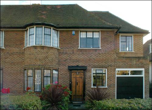32  Vivian Way